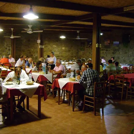 Farmház Zinedi